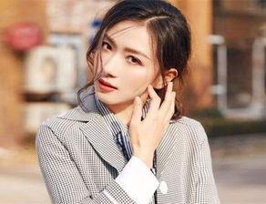 萬(wàn)茜自爆一年潛七次